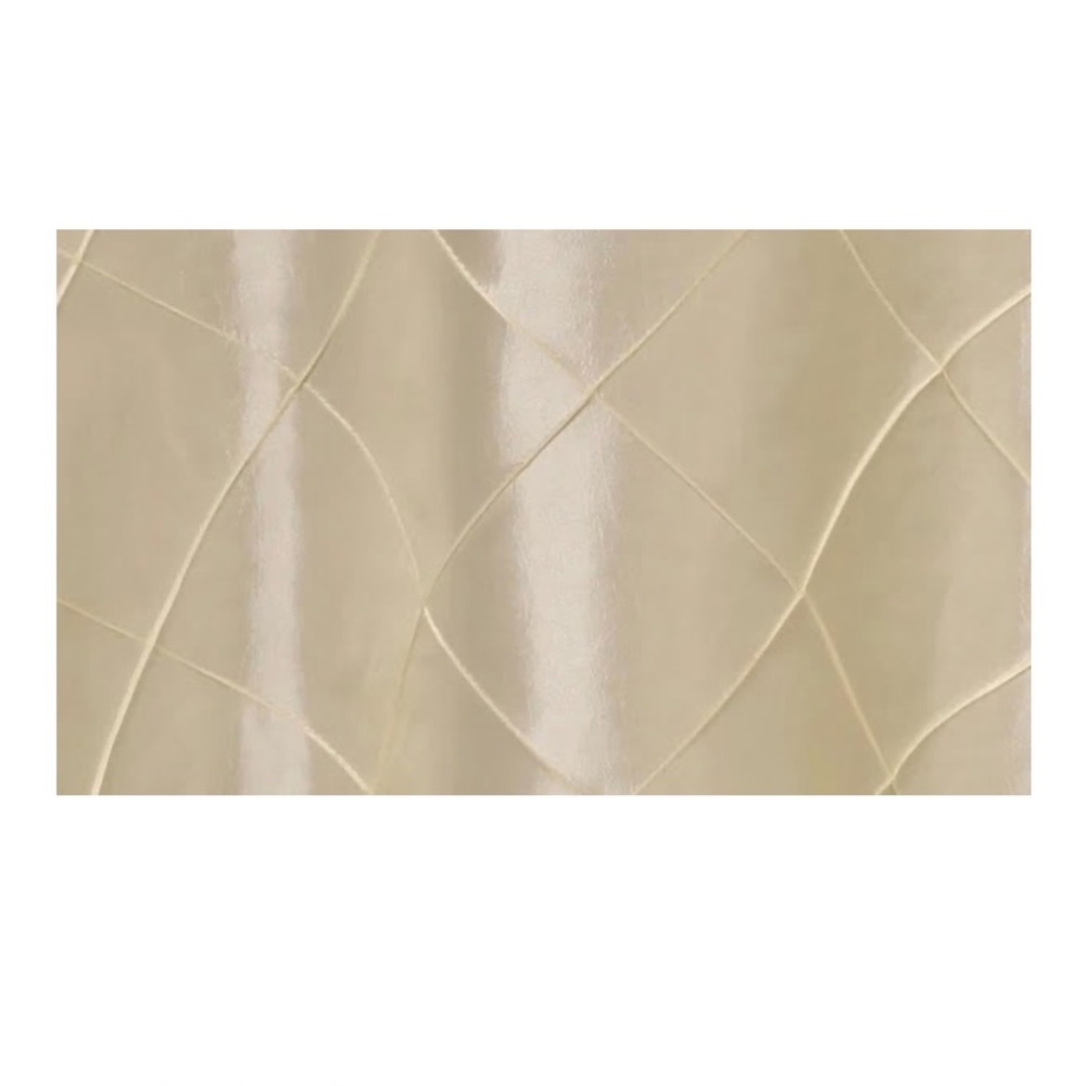 COPY - Taffeta pintucked ivory tablecloth 120 in. Round